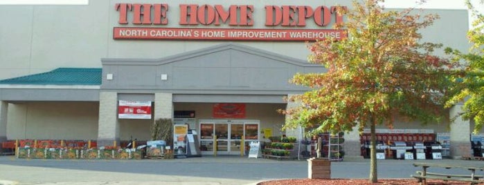The Home Depot is one of Orte, die Mike gefallen.