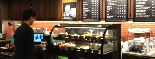 Starbucks is one of Hideyuki : понравившиеся места.