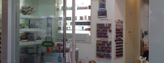 Fresh Nails is one of Broadway Shopping Centre.