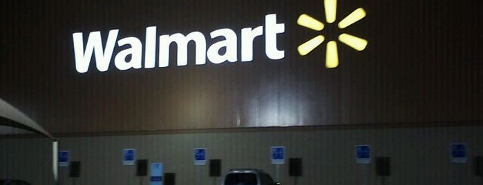 Walmart is one of Tempat yang Disukai Ismael.
