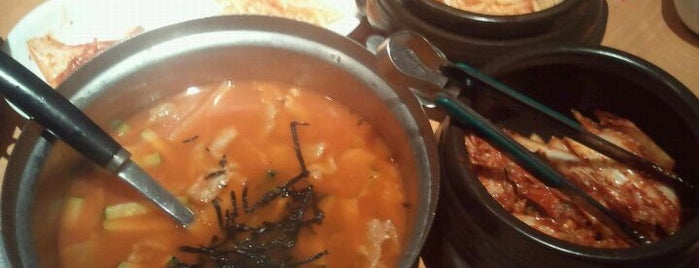 Nae Go Hyang Korean Noodle Restaurant is one of Tempat yang Disimpan James.
