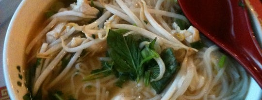 Pho Ha Noi is one of Lugares favoritos de Martin D..