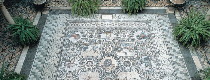 Palacio de la Condesa de Lebrija is one of 5 lugares para descubrir la Sevilla romana.