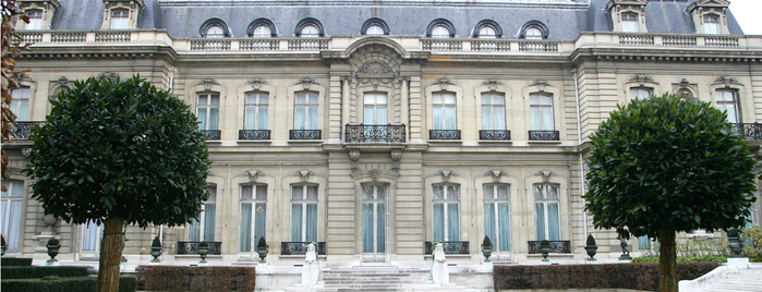 Hôtel de Marigny is one of Résidences présidentielles : de hier à aujourd'hui.