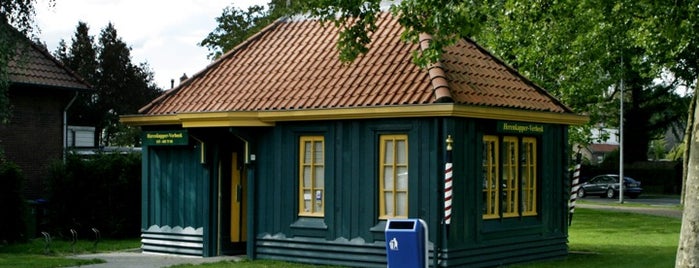 Politiepost Kerkbrink is one of Dudok in Hilversum.