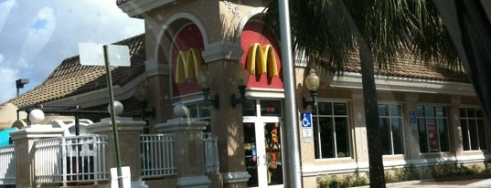 McDonald's is one of Tempat yang Disukai Lizzie.