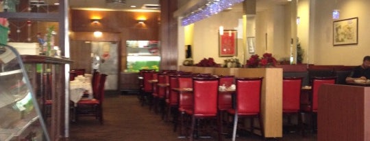 Crystal Palace Restaurant 美味棧粵菜館 is one of Buffet.