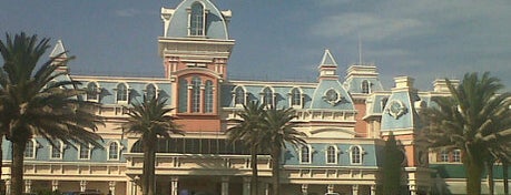 Graceland Hotel Casino & Country Club is one of Hoteles.