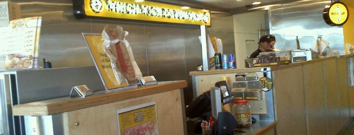 Which Wich? Superior Sandwiches is one of Mallorieさんのお気に入りスポット.