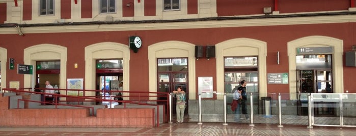Estación de Donostia-San Sebastián is one of Train Stations Visited.