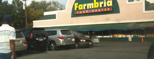 Farmbria Food Center is one of Tempat yang Disukai Robert.