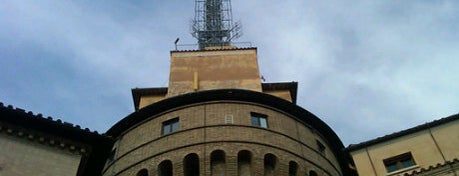 Radio Vaticana is one of l'amore [a Roma] dice ciao.
