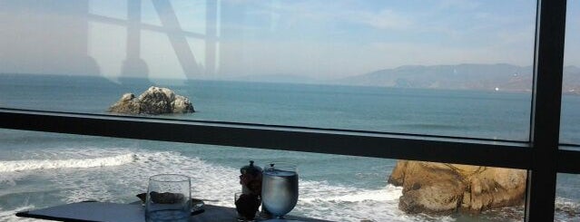 Sutro's at Cliff House is one of Posti che sono piaciuti a Aashna.