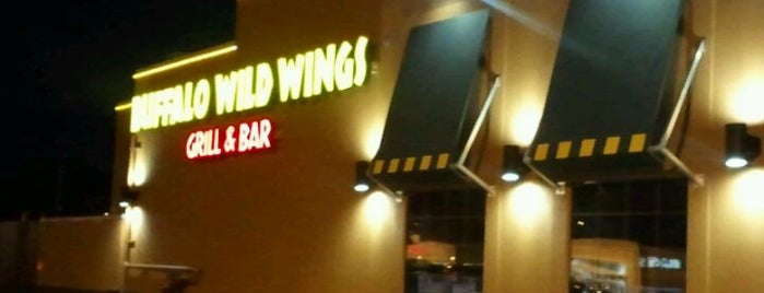 Buffalo Wild Wings is one of Lugares favoritos de Terri.