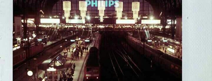 Hamburg Hauptbahnhof is one of Bahnhöfe DB.