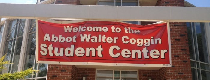 Abbot Walter Coggin Student Center is one of Lieux qui ont plu à Phoenix.