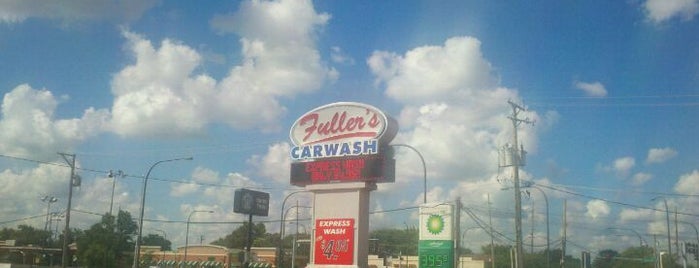 Fuller's Car Wash is one of Debbie : понравившиеся места.