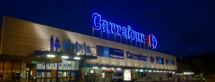 Carrefour hypermarkt is one of Locais curtidos por Alexandra.
