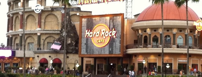 Hard Rock Cafe Orlando is one of Orlando Places.