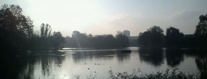 Regent's Park is one of London.