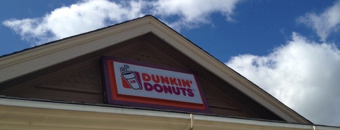 Dunkin' is one of Stephさんのお気に入りスポット.