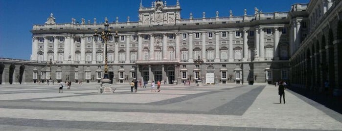 Королевский дворец в Мадриде is one of Guide to Madrid.