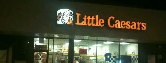 Little Caesars Pizza is one of Tempat yang Disukai Nikkia J.