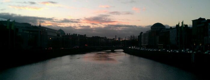 Grattan Bridge is one of Dublin Tourist Guide.