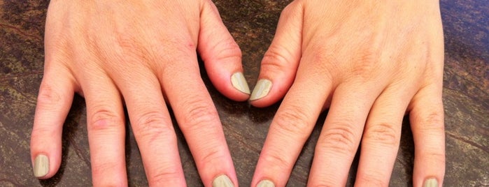 Costa Verde Nails is one of Lieux qui ont plu à Monique.