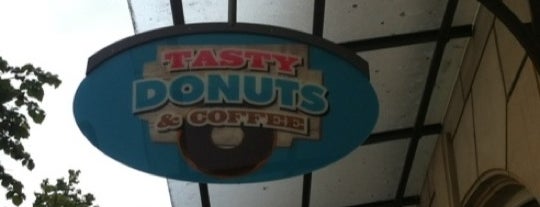 Tasty Donuts & Coffee is one of Suzana's Saved Places.
