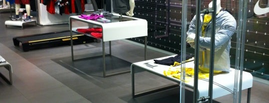 Nike Zürich is one of P.O.Box: MOSCOW : понравившиеся места.