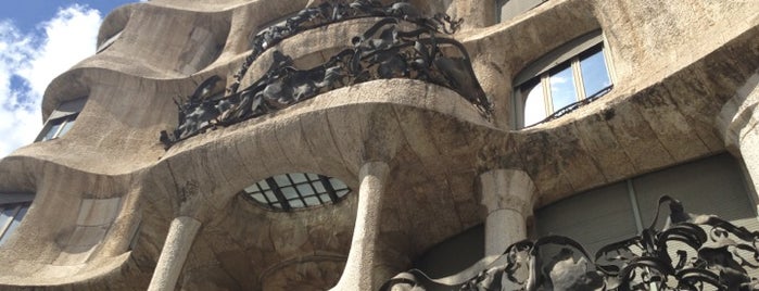 La Pedrera (Casa Milà) is one of 101 llocs a veure a Barcelona abans de morir.