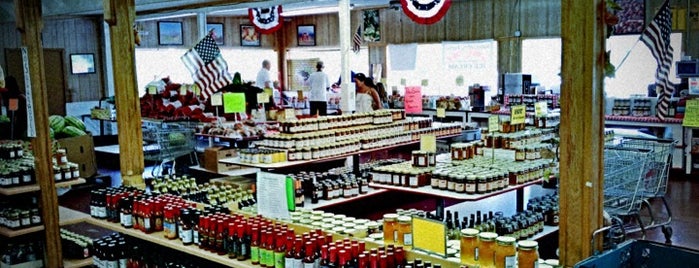 Abbott Farms Peach Orchard Store is one of Locais curtidos por Lizzie.