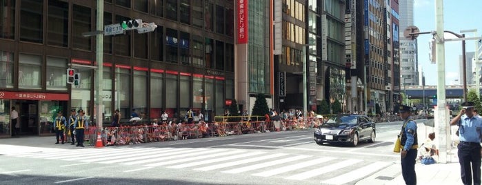 Ginza 7 Intersection is one of สถานที่ที่ Lynn ถูกใจ.