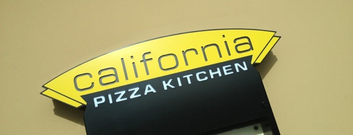 California Pizza Kitchen is one of Tempat yang Disukai Mae.