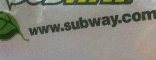 Subway is one of Tempat yang Disukai Lizzie.
