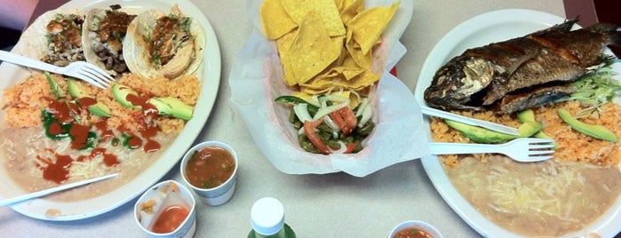 Tacos Don Fransiscos is one of สถานที่ที่ ©hris🔝ɹǝɥ  ถูกใจ.