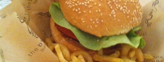 The Burger Joint is one of Posti che sono piaciuti a Sébastien.