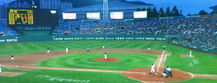 Sajik Baseball Stadium is one of Busan #4sqCities.