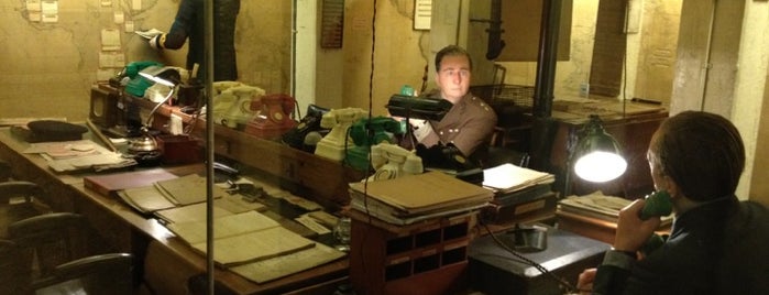 Churchill War Rooms (Churchill Museum & Cabinet War Rooms) is one of Londres.