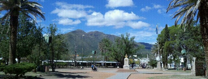 Plaza San Martín is one of Plazas.