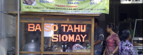 Baso Tahu & Siomay Maulana yusuf is one of Snacklicious Bandung.
