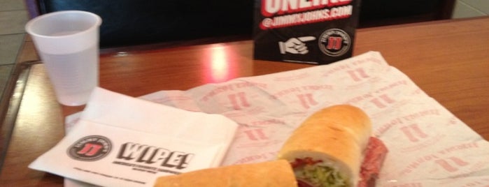 Jimmy John's is one of Raphaelさんのお気に入りスポット.