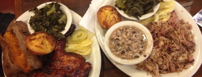 Country's BBQ is one of Lugares favoritos de Daron.