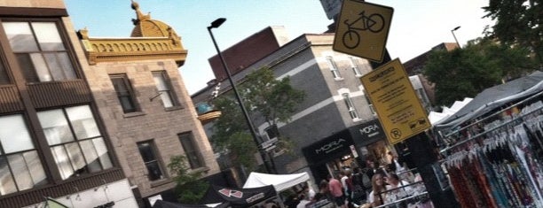 Avenue du Mont-Royal is one of Tempat yang Disukai Vincent.