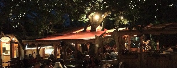 The Tree House Cafe is one of Lugares guardados de Karen.