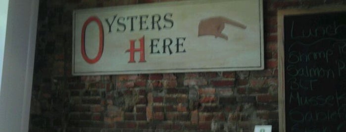 Hank's Oyster Bar is one of District of Oysters.