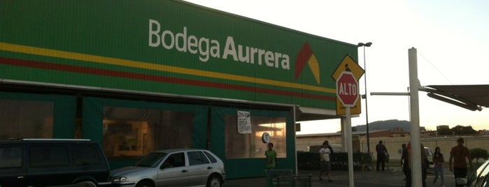 Bodega Aurrera is one of Locais curtidos por Pedro.