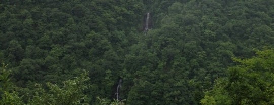 三階の滝 is one of 日本の滝百選.
