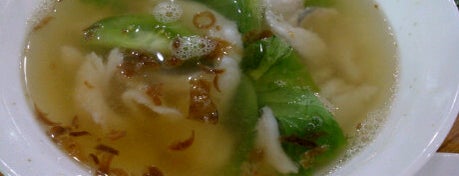 Yong Kee Istimewa Soup Seafood is one of Batam Foodies.